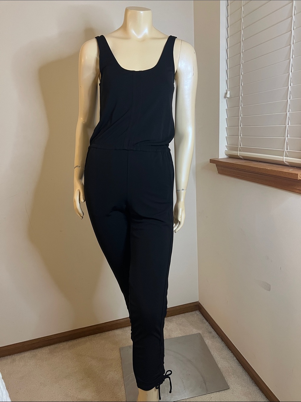 ❤️ Lauren Ralph Lauren Black Sleeveless scoop neck line jumpsuit